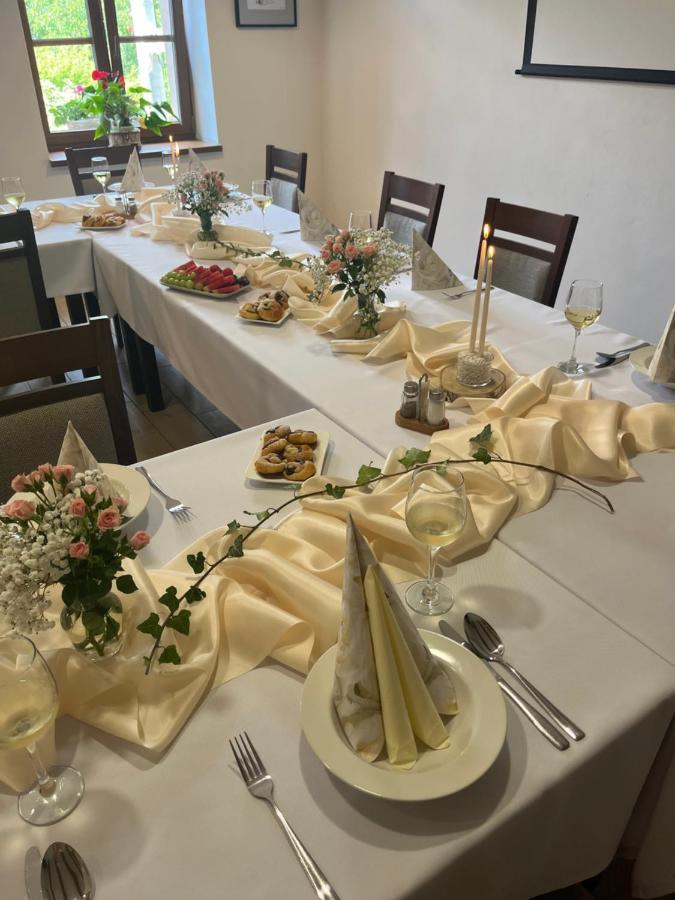 Hospudka Na Konci Sveta Hotel Nový Jičín Buitenkant foto